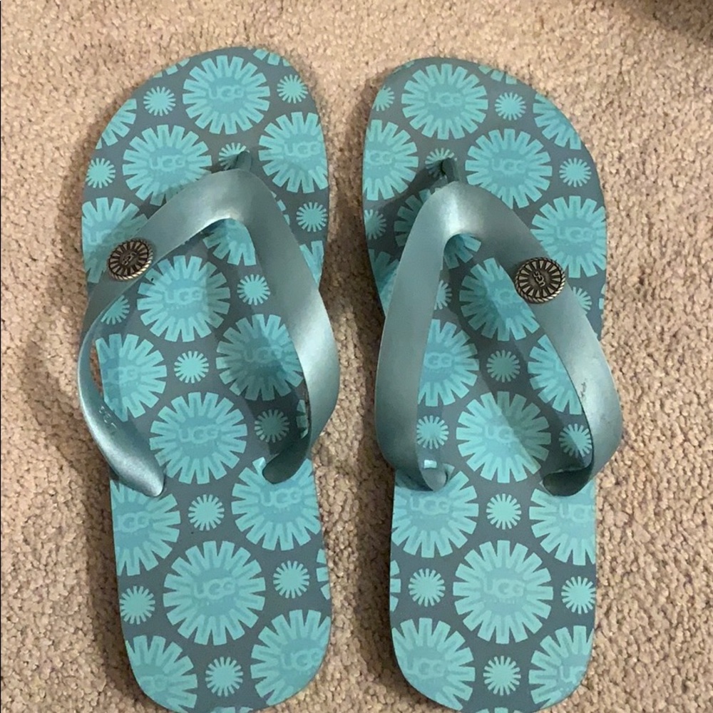 UGG flip flops